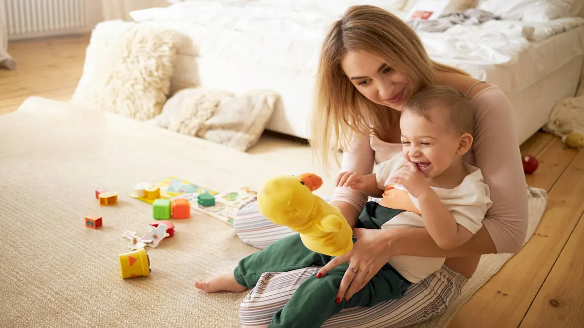 L'équipe NannyLou avec des enfants heureux